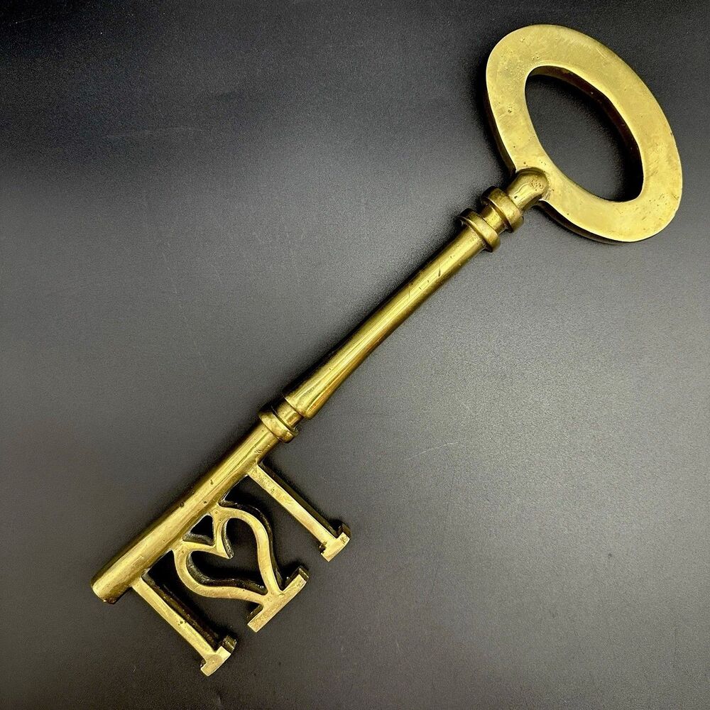 Vintage 14” Heavy Cast Brass Large Skeleton Heart Key Wall Hanging Decor